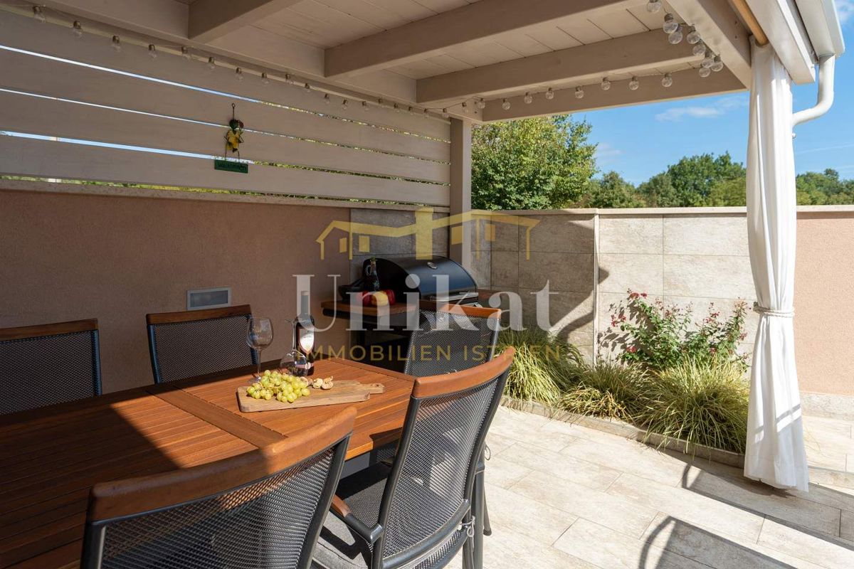 Hiša v okolici Poreča, 3 spalnice, mirna lokacija